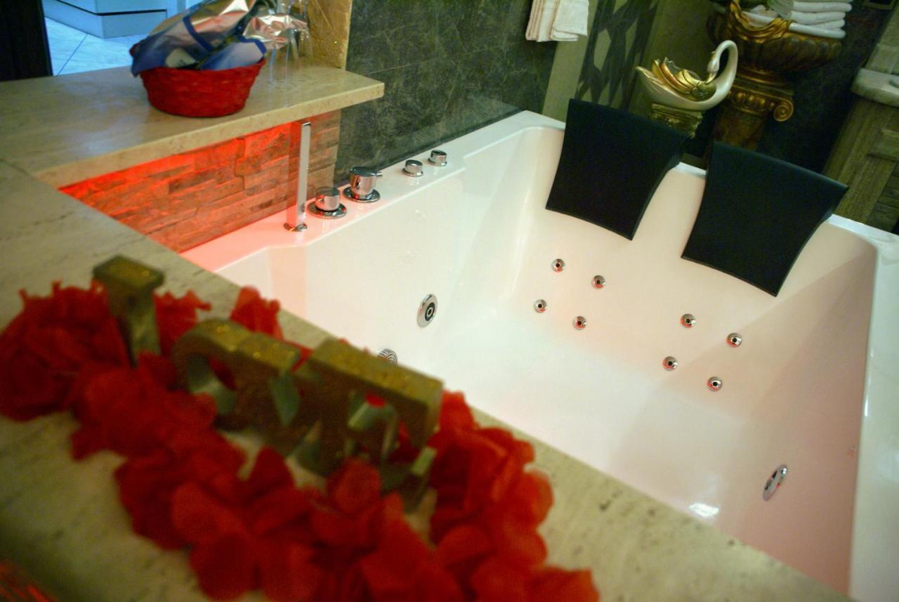 Gold Luxury Suite Home Roma Kültér fotó